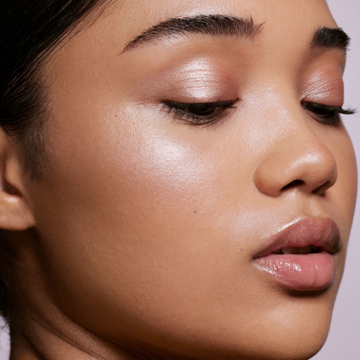 DEMI'GLOW HIGHLIGHTER (ILUMINADOR DE TEXTURA SEDOSA)